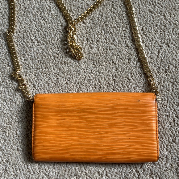 Authentic Louis Vuitton Epi leather Sarah wallet on chain crossbody - Picture 2 of 8